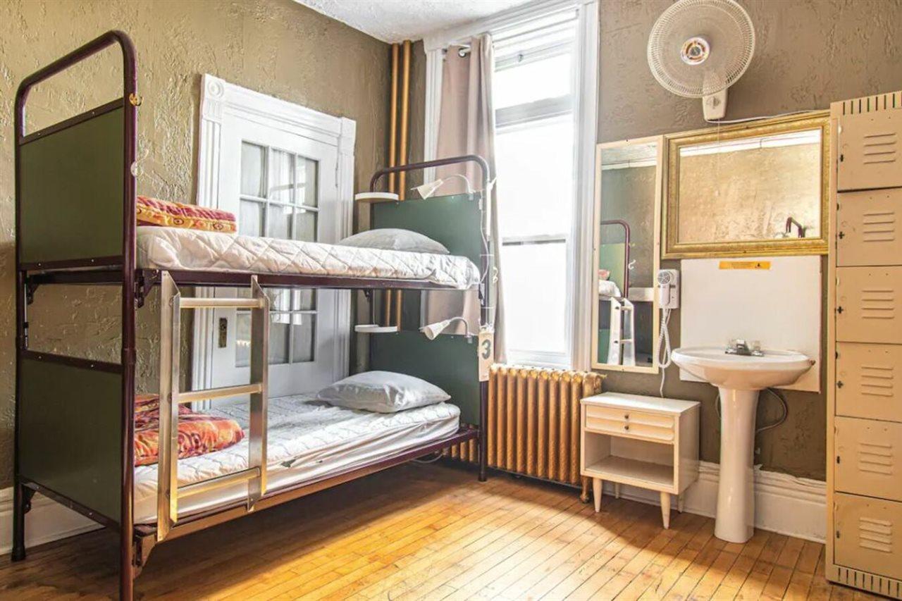 Hostel Auberge Du Plateau Montreal
