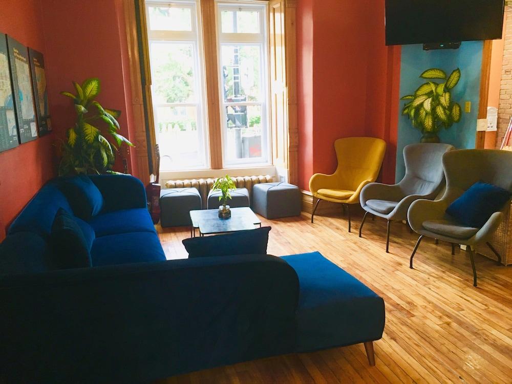 Auberge Du Plateau * Montreal