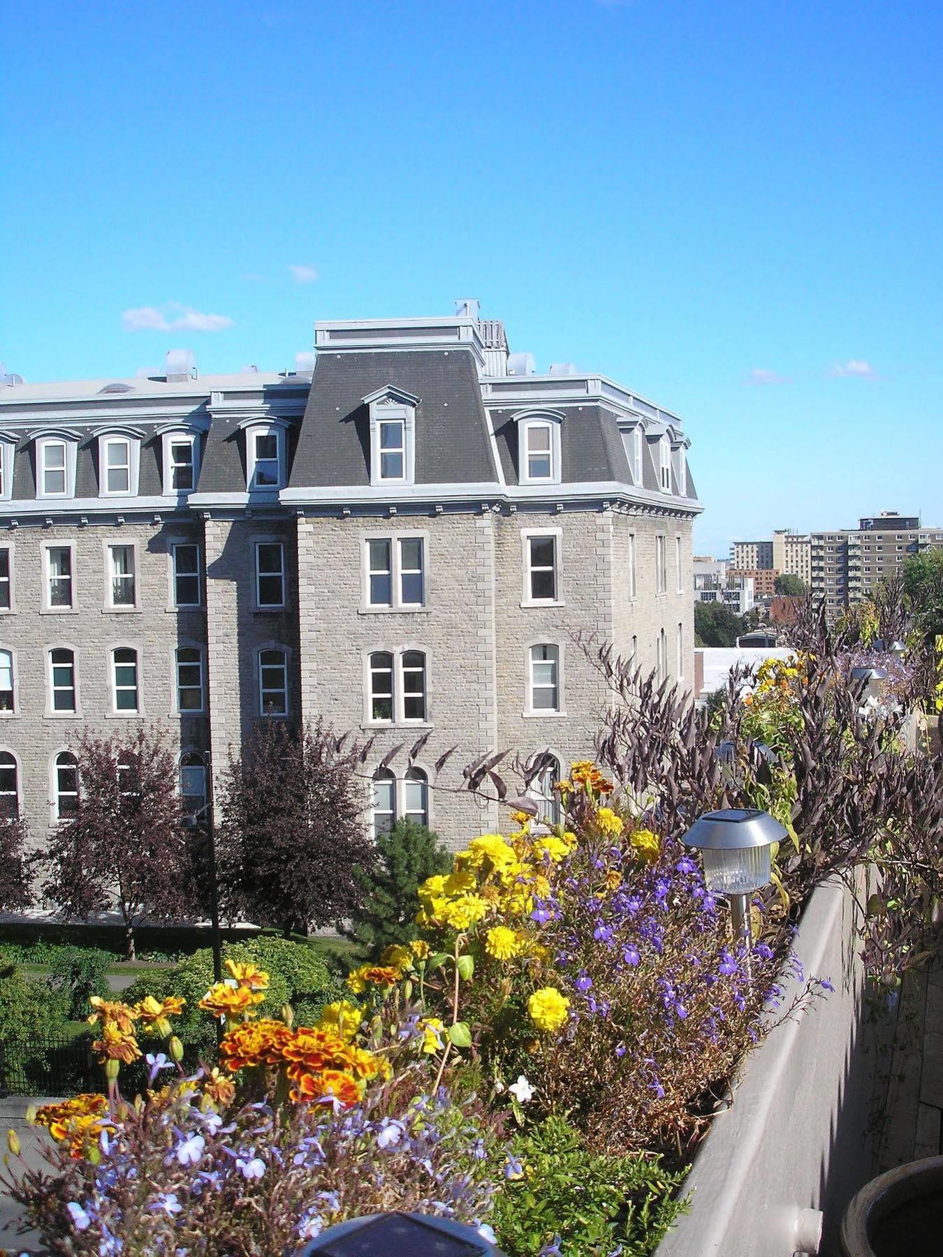 Auberge Du Plateau * Montreal